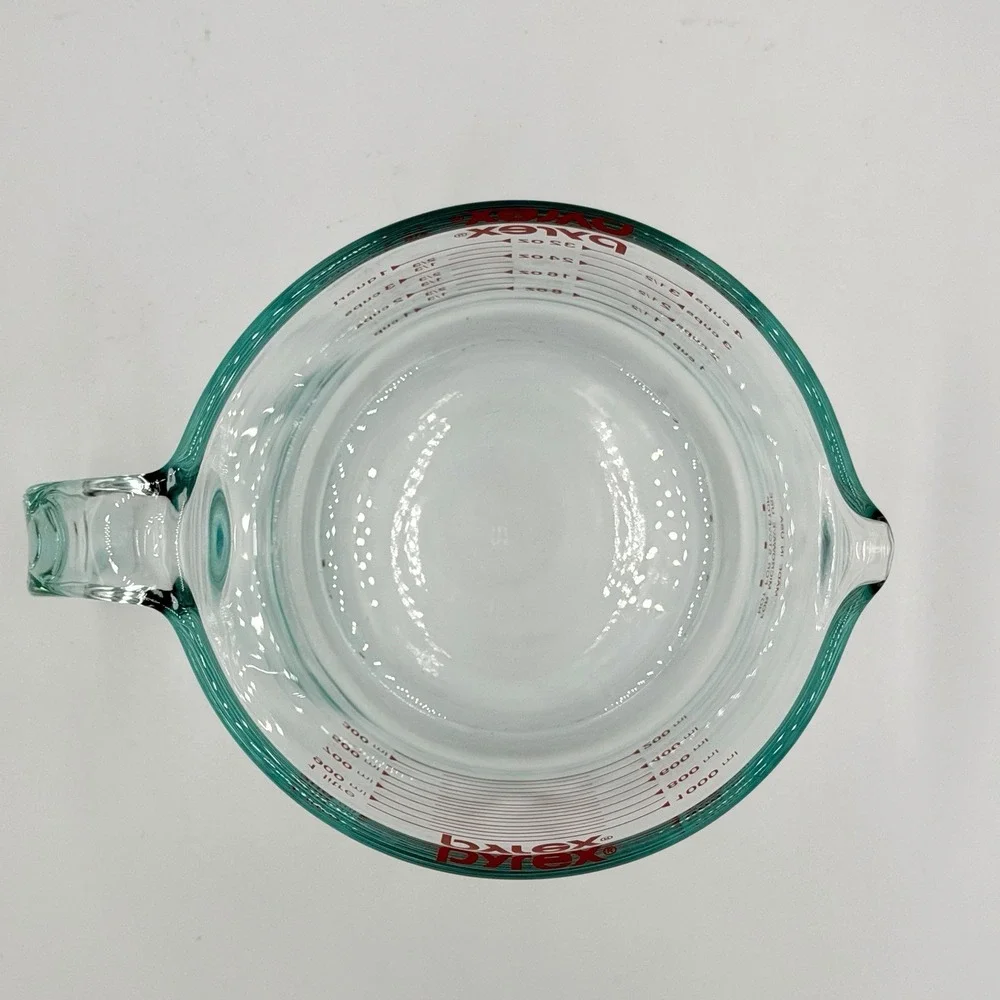 Pyrex 1 Qt Glass Measuring Cup 32 oz Red‎ Print Modern Kitchen Minimalist MINT
